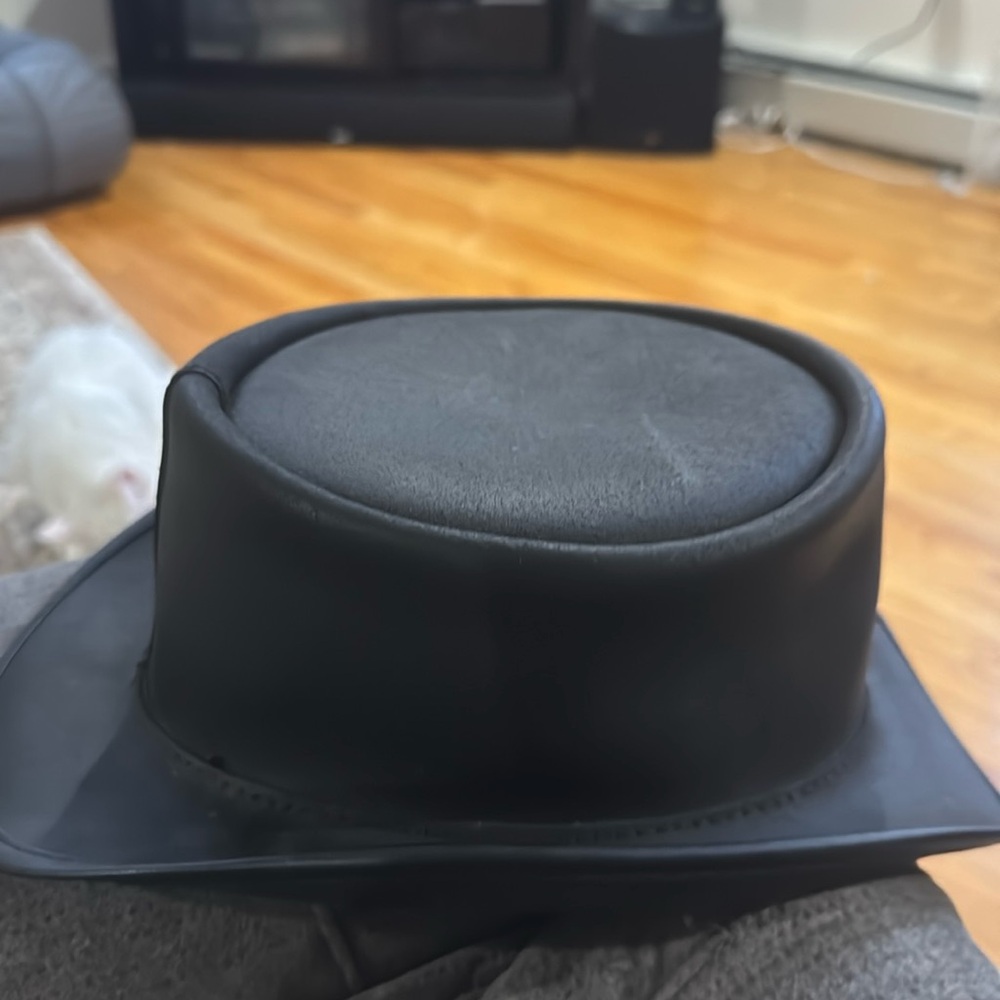 Black leather American hatmakers top hat